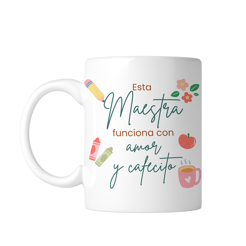 Taza Blanca Tpm42. Esta maestra funciona con amor y cafecito (Con nombre)